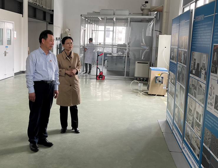 嘉興市人大常委會(huì)副主任趙建明一行考察公司